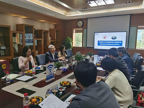 JDB电子首席执行官陈春麟博士，商务发展部副总裁蔡金娜博士等人周到接待了金能明书记一行。