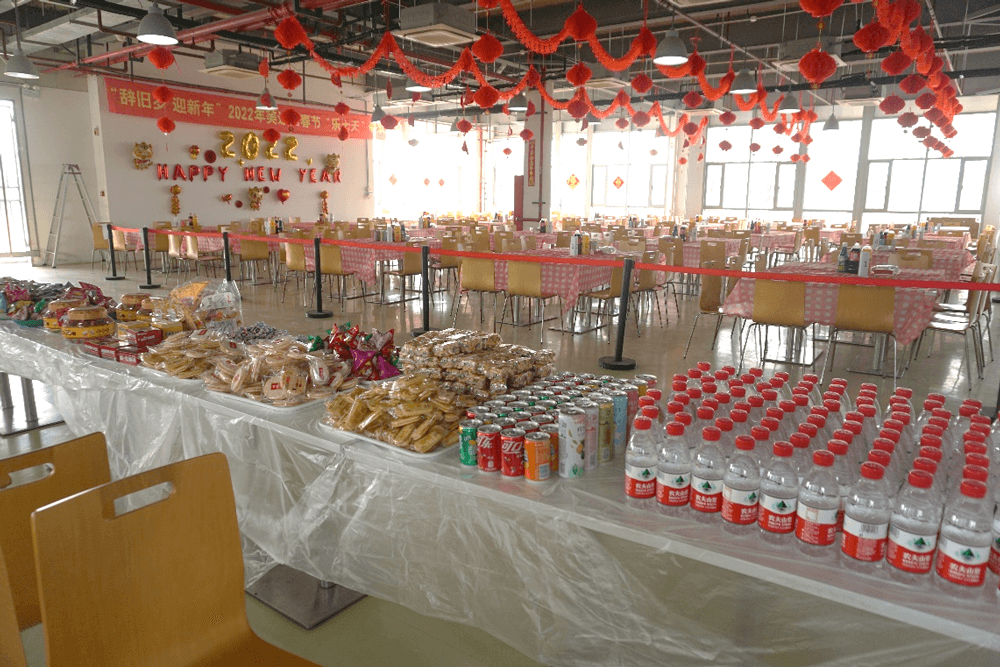 JDB电子还为同伴们筹备了水果、零食、饮料等