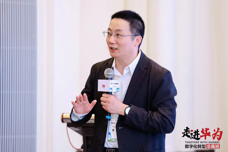 上海市欧美同学会生物医药分会会长李斌颁发致辞.jpg