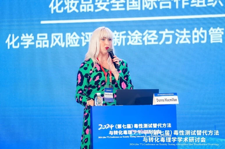 化妆品安全国际合作组织Donna Macmillan博士作汇报.jpg